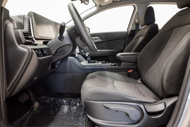 Used 2023 Kia Sportage LX AWD/4WD image 11