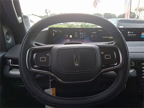 New 2025 Lincoln Navigator L Reserve w/ Jet Appearance Package image 10