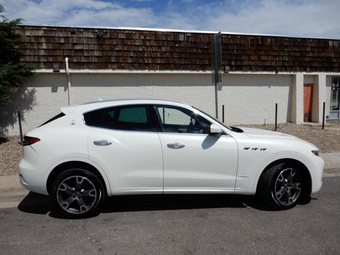 Used 2021 Maserati Levante GranLusso AWD/4WD image 4