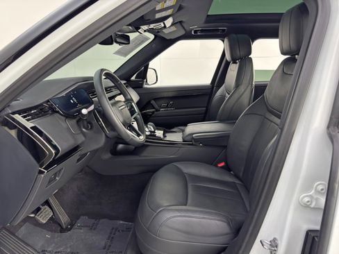 Used 2024 Land Rover Range Rover Sport SE image 16