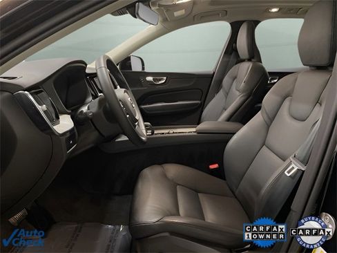 Used 2025 Volvo XC60 B5 Plus image 17