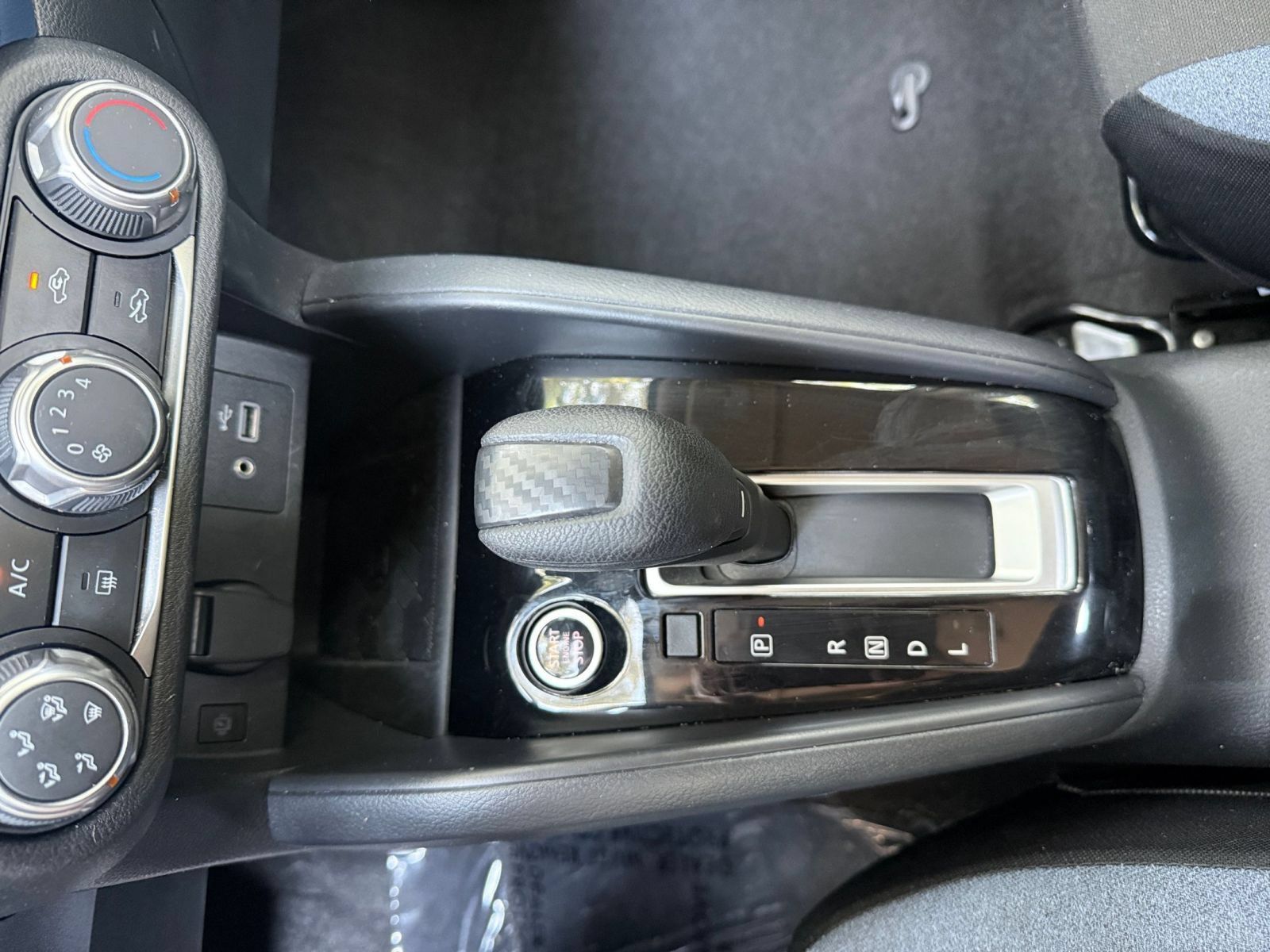 Used 2025 Nissan Versa SV FWD image 37