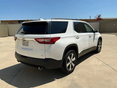Used 2020 Chevrolet Traverse LT w/ LT Premium Package FWD image 5