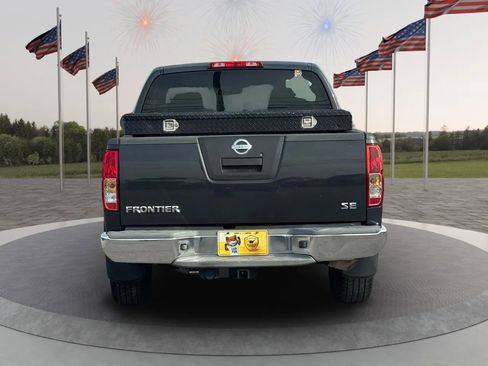 Used 2010 Nissan Frontier SE image 7