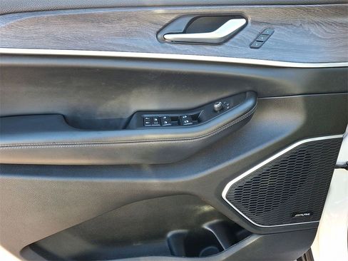 Certified 2023 Jeep Grand Cherokee Limited w/ Black Appearance Package image 10