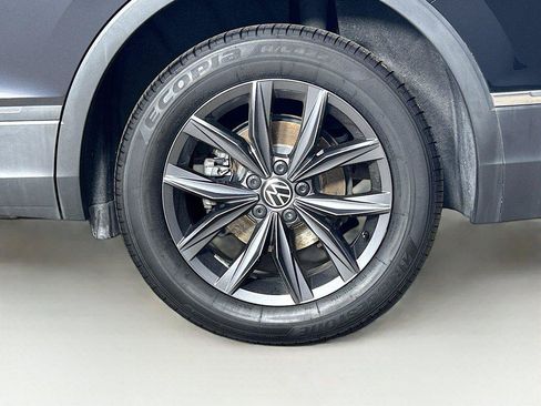 Used 2022 Volkswagen Tiguan SE w/ Panoramic Sunroof Package AWD/4WD image 31