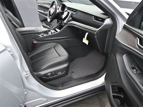 New 2025 Jeep Grand Cherokee L Limited image 19