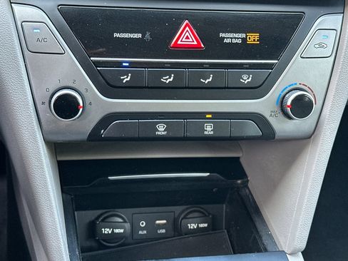 Used 2017 Hyundai Elantra SE image 18