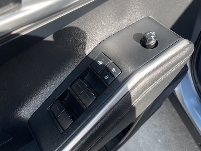 Used 2021 Toyota Highlander XLE AWD/4WD image 21