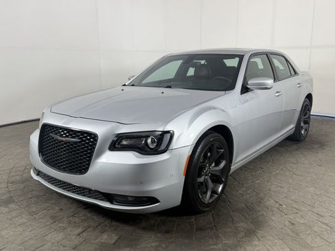 Used 2023 Chrysler 300 S RWD image 3