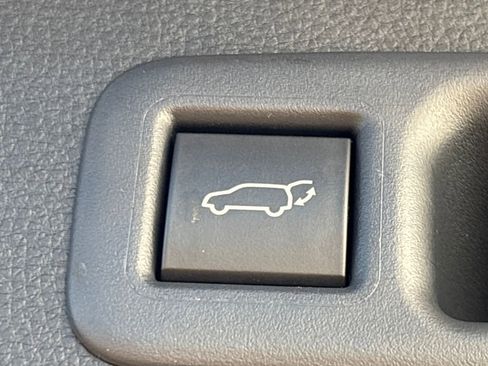 Used 2025 Toyota Highlander Limited image 32