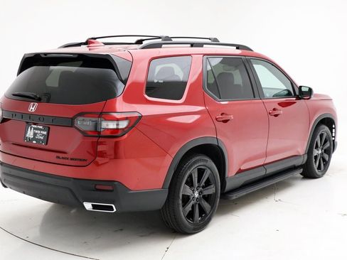 Used 2025 Honda Pilot Black Edition image 8