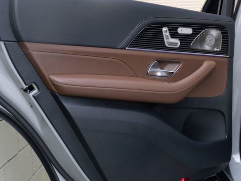 New 2026 Mercedes-Benz GLS 580 4MATIC image 18