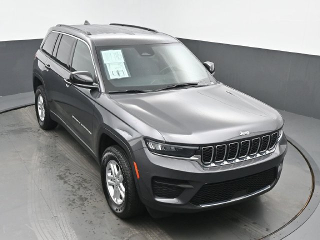 Used 2024 Jeep Grand Cherokee Laredo AWD/4WD image 45