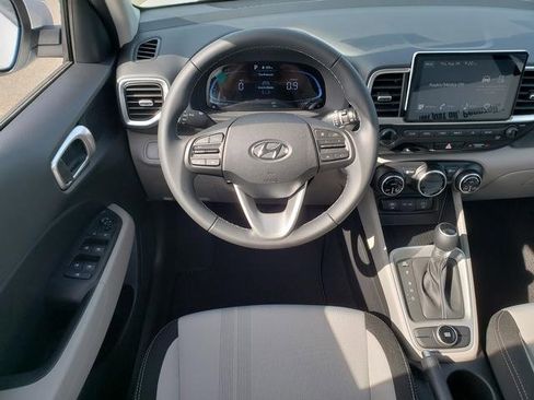 New 2025 Hyundai Venue SEL image 16