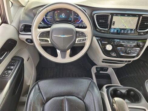 Certified 2020 Chrysler Pacifica Limited w/ Advanced Safetytec Group image 19