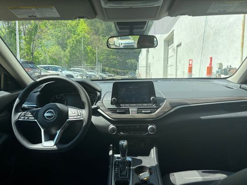 Used 2025 Nissan Altima 2.5 SV FWD image 34
