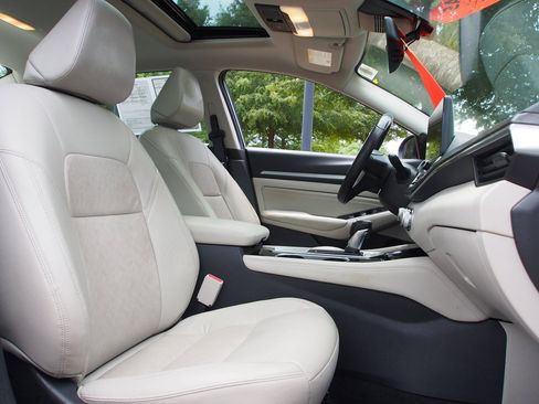 Used 2023 Nissan Altima 2.5 SL AWD/4WD image 11