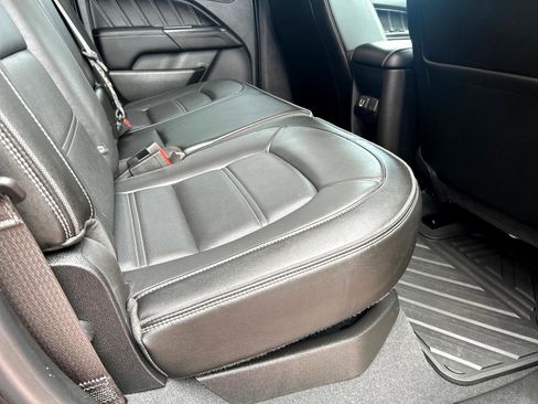 Used 2022 GMC Canyon Denali image 19