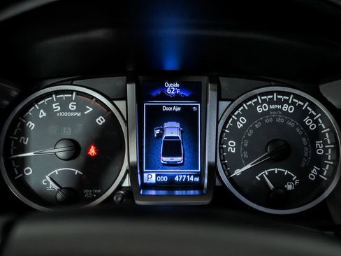 Used 2019 Toyota Tacoma SR5 AWD/4WD image 17