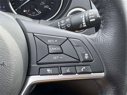 Used 2018 Nissan Rogue SV w/ Sun & Sound Touring Package image 23