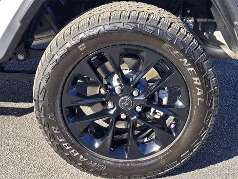 Used 2025 Jeep Gladiator Nighthawk image 8