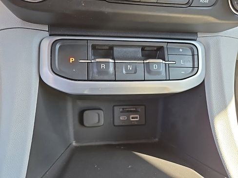 Used 2023 GMC Acadia SLT w/ Preferred Package image 23