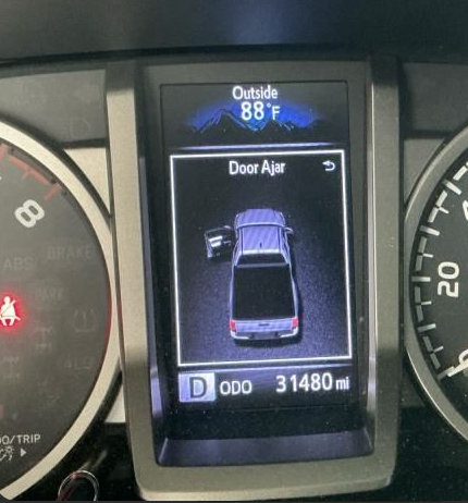 Used 2018 Toyota Tacoma SR5 RWD image 9