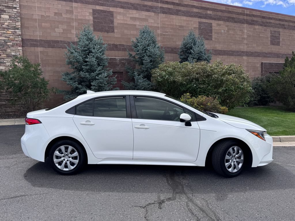 Used 2022 Toyota Corolla LE FWD image 4