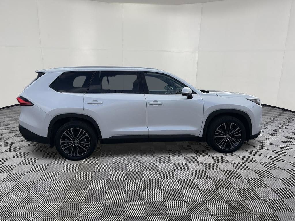 Used 2024 Toyota Grand Highlander AWD Hybrid image 10