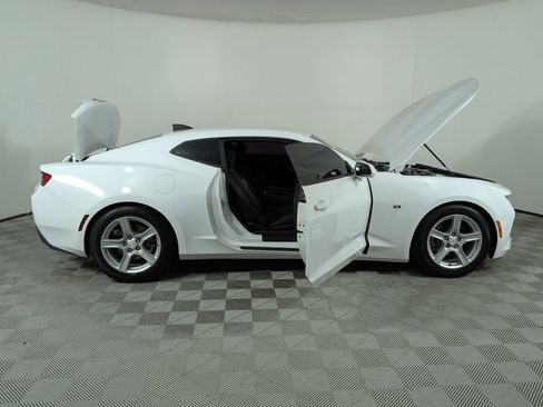 Used 2018 Chevrolet Camaro LT RWD image 9