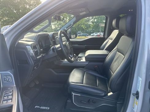 Used 2023 Ford F150 Lariat w/ Trailer Tow Package image 9