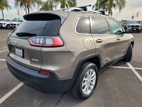 Used 2019 Jeep Cherokee Latitude w/ Popular Appearance Group image 4
