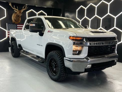 Used 2023 Chevrolet Silverado 2500 LT w/ Convenience Package image 4