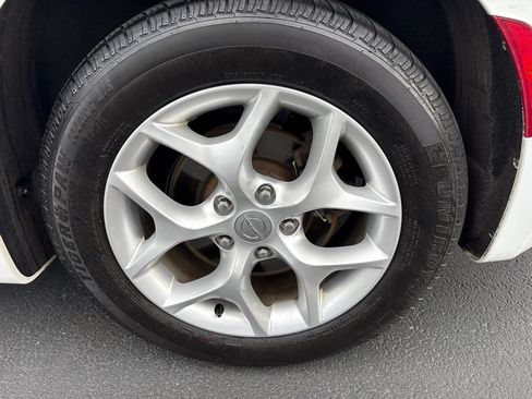 Used 2017 Chrysler Pacifica Touring-L Plus w/ Tire & Wheel Group FWD image 10