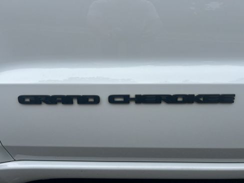 Used 2019 Jeep Grand Cherokee Altitude AWD/4WD image 5