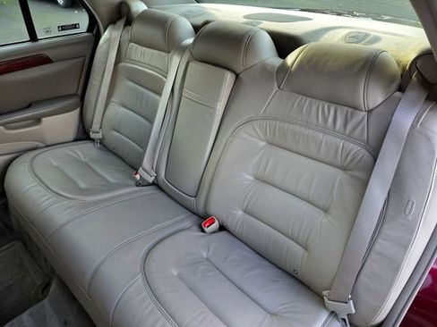 Used 2002 Cadillac De Ville w/ Comfort/Convenience Pkg image 29