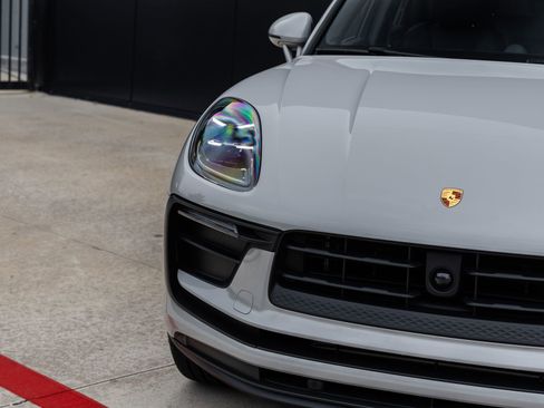Certified 2026 Porsche Macan AWD/4WD image 18