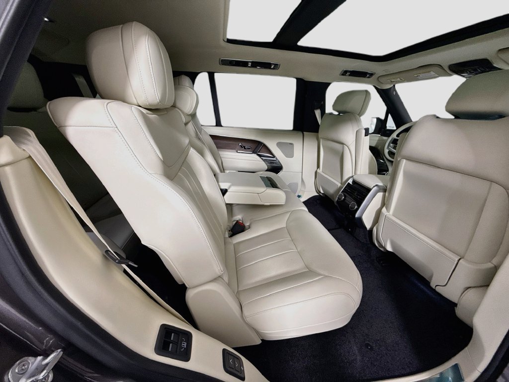 New 2026 Land Rover Range Rover Long Wheelbase SE AWD/4WD image 23
