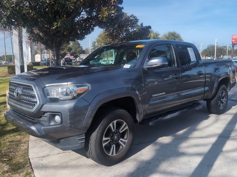 Used 2016 Toyota Tacoma TRD Sport w/ Towing Package image 5