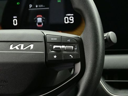 Used 2025 Kia K4 LXS image 5