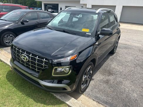 Certified 2026 Hyundai Venue SEL FWD image 3