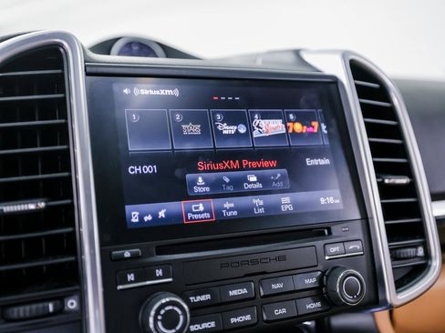 Certified 2017 Porsche Cayenne Platinum Edition image 18