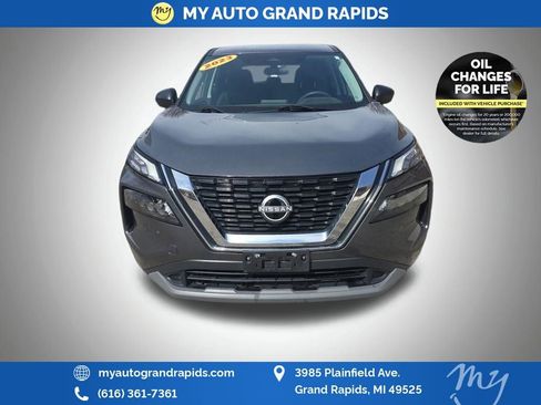 Used 2023 Nissan Rogue S image 2