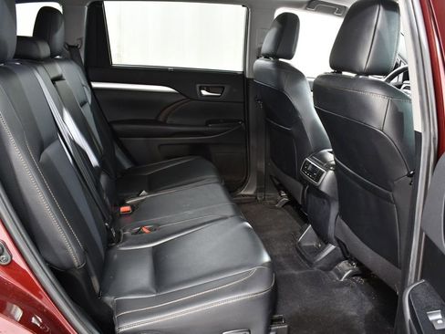 Used 2019 Toyota Highlander XLE AWD/4WD image 19