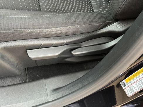 Used 2025 Chevrolet Equinox LT image 23