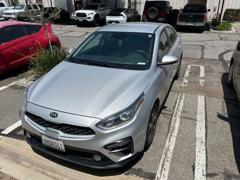 Used 2019 Kia Forte LXS FWD image 2