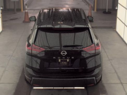 Used 2025 Nissan Rogue S FWD image 10