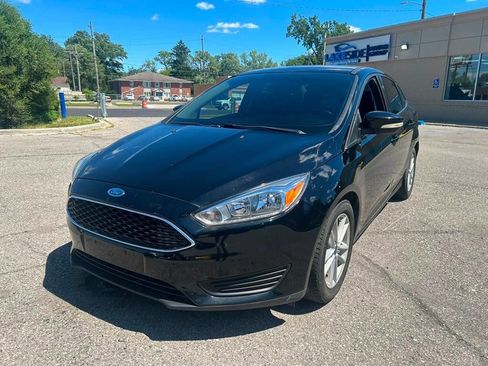 Used 2017 Ford Focus SE w/ Cold Weather Package FWD image 1