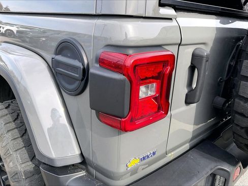 Used 2021 Jeep Wrangler Unlimited Sahara image 28